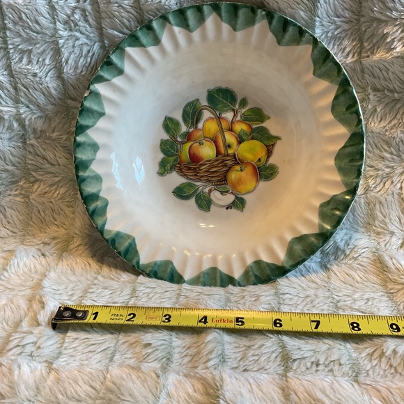 Due Torri ceramics Elegant Green and White Ceramic Apple Basket Plate - Picture 3 of 5